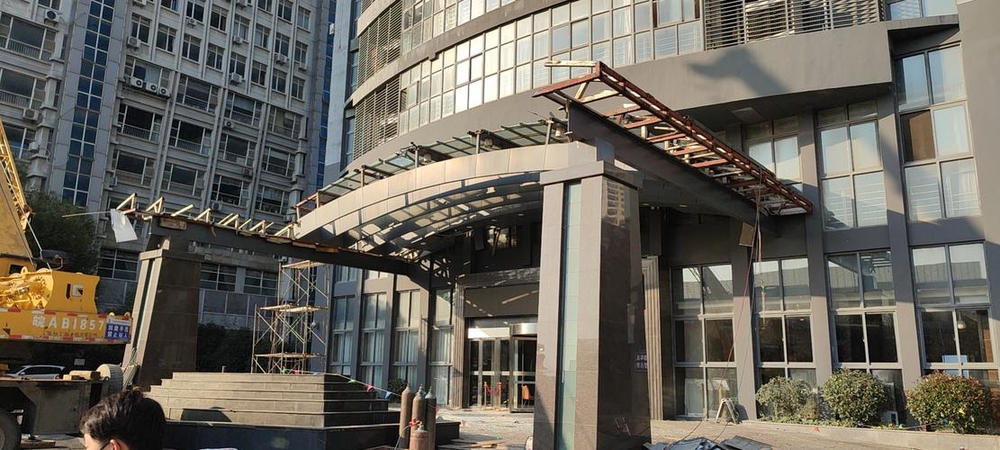 城市更新中的地质回响 浙商大厦拆除作业纪实与建筑废弃物资源化思考